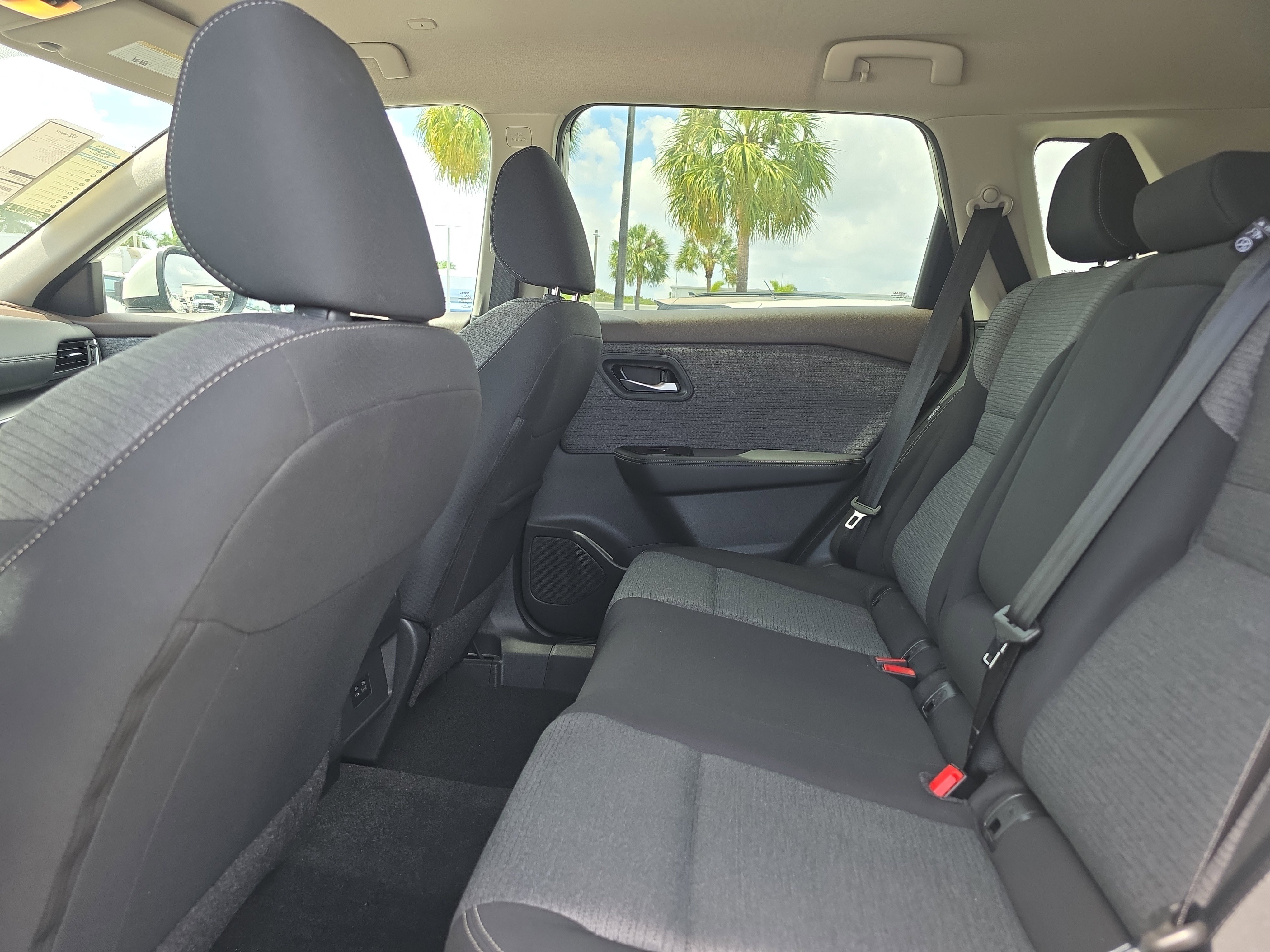 Used 2023 Nissan Rogue SV image 16