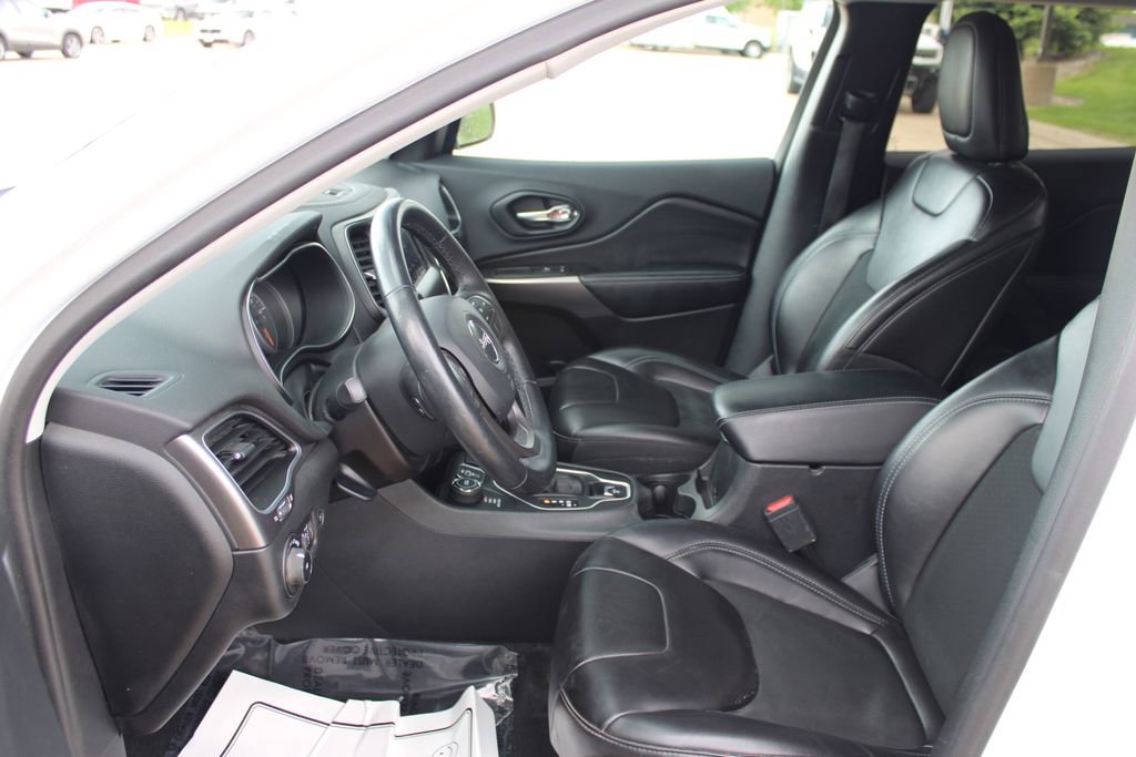 Used 2019 Jeep Cherokee Latitude Plus w/ Comfort/Convenience Group AWD/4WD image 6