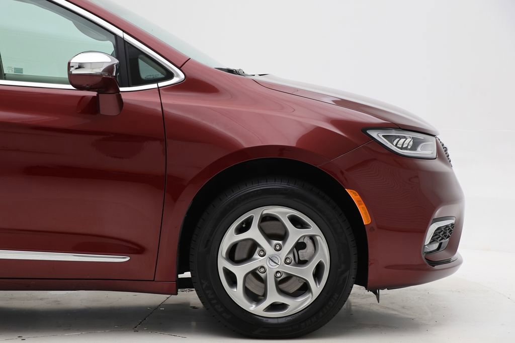 Used 2022 Chrysler Pacifica Limited AWD/4WD image 4