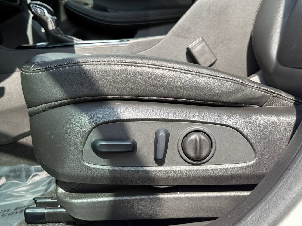 Used 2023 Buick Encore GX Essence FWD image 10