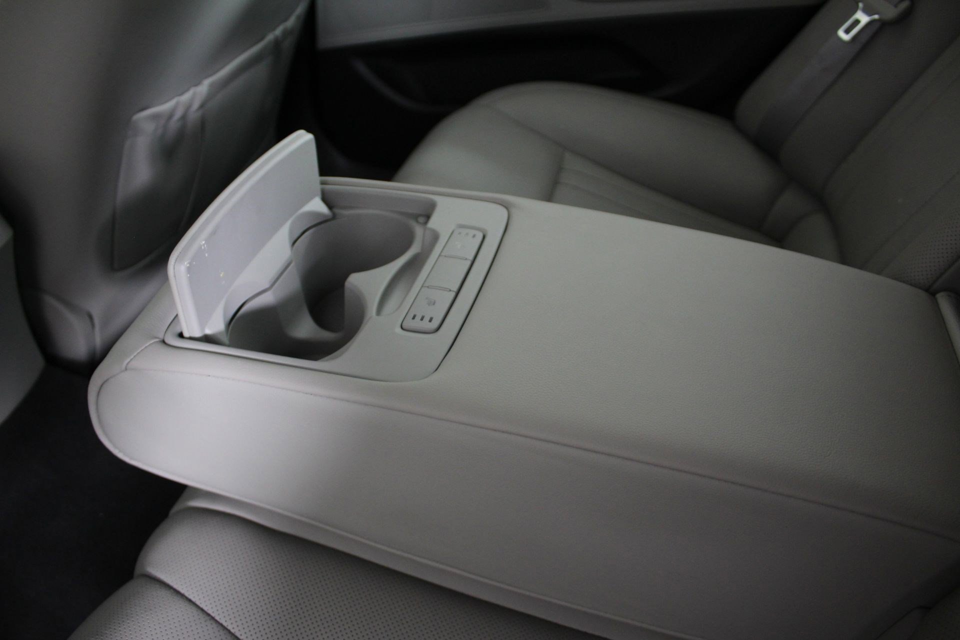 Used 2015 Hyundai Genesis 3.8 image 22