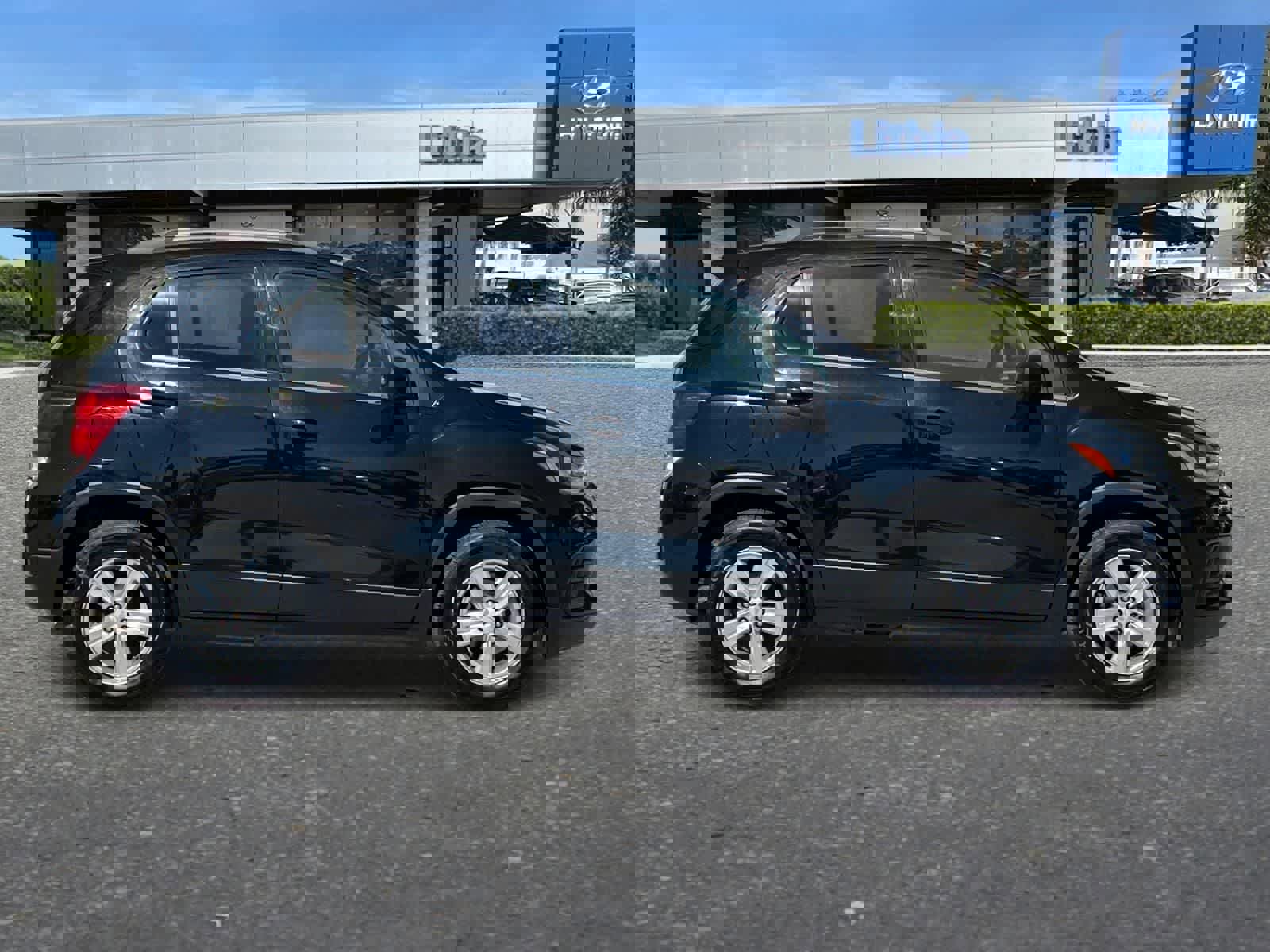 Used 2020 Chevrolet Trax LT image 9