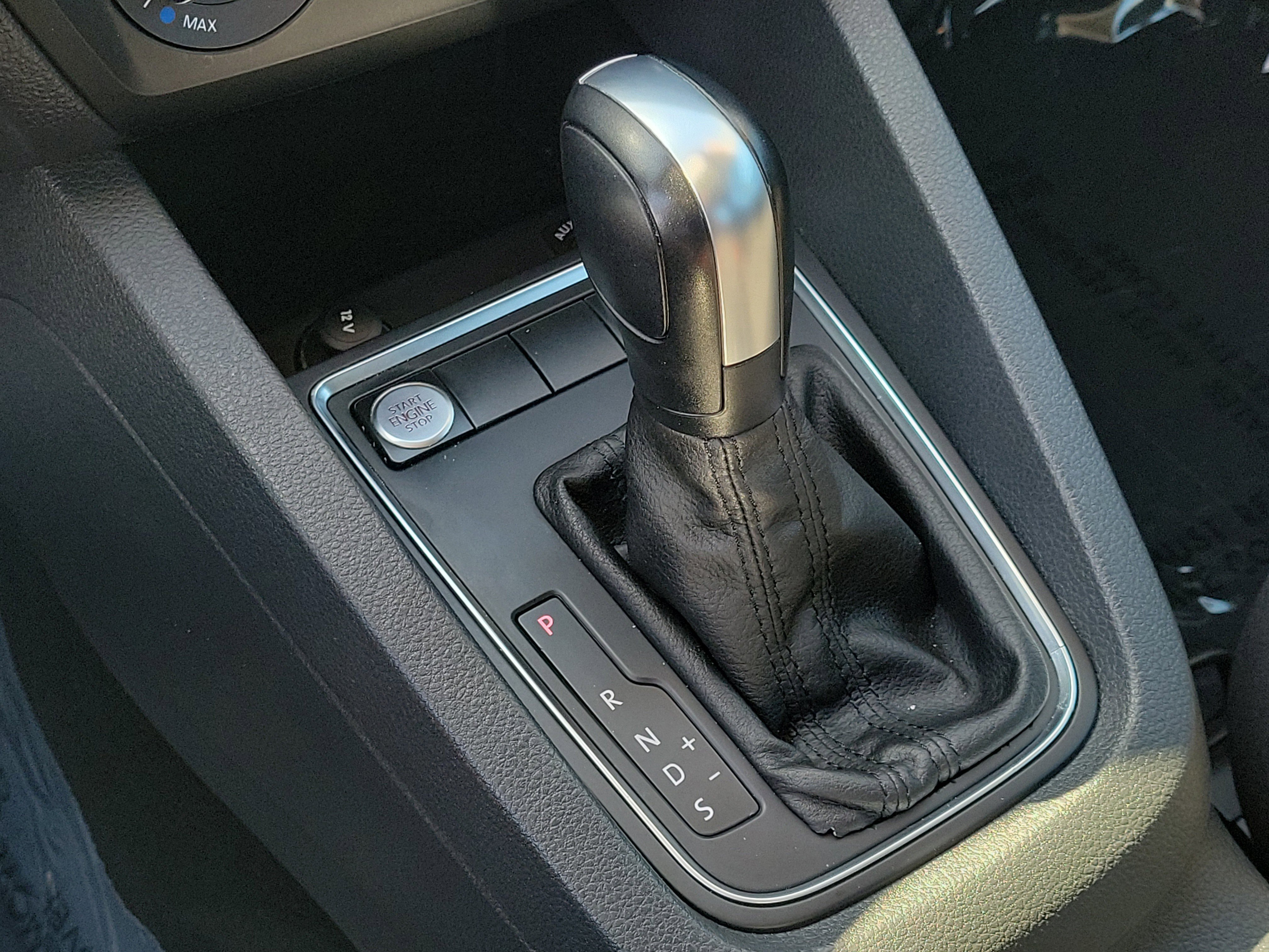Used 2015 Volkswagen Jetta SE FWD image 25