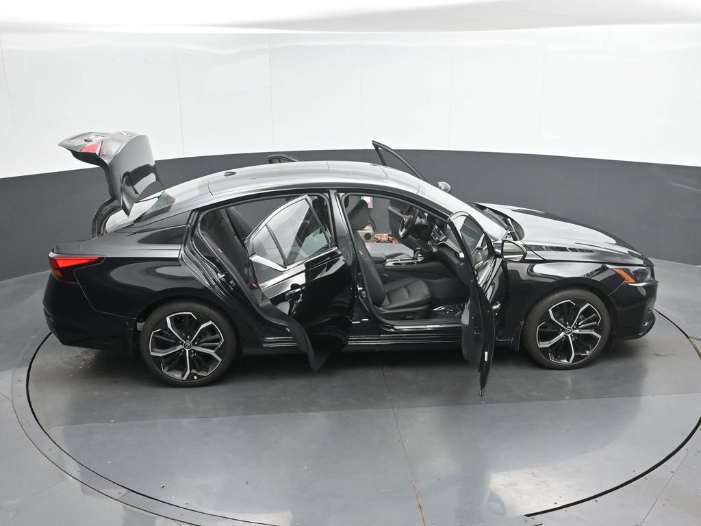 Used 2025 Nissan Altima 2.5 SR w/ SR Premium Package FWD image 49