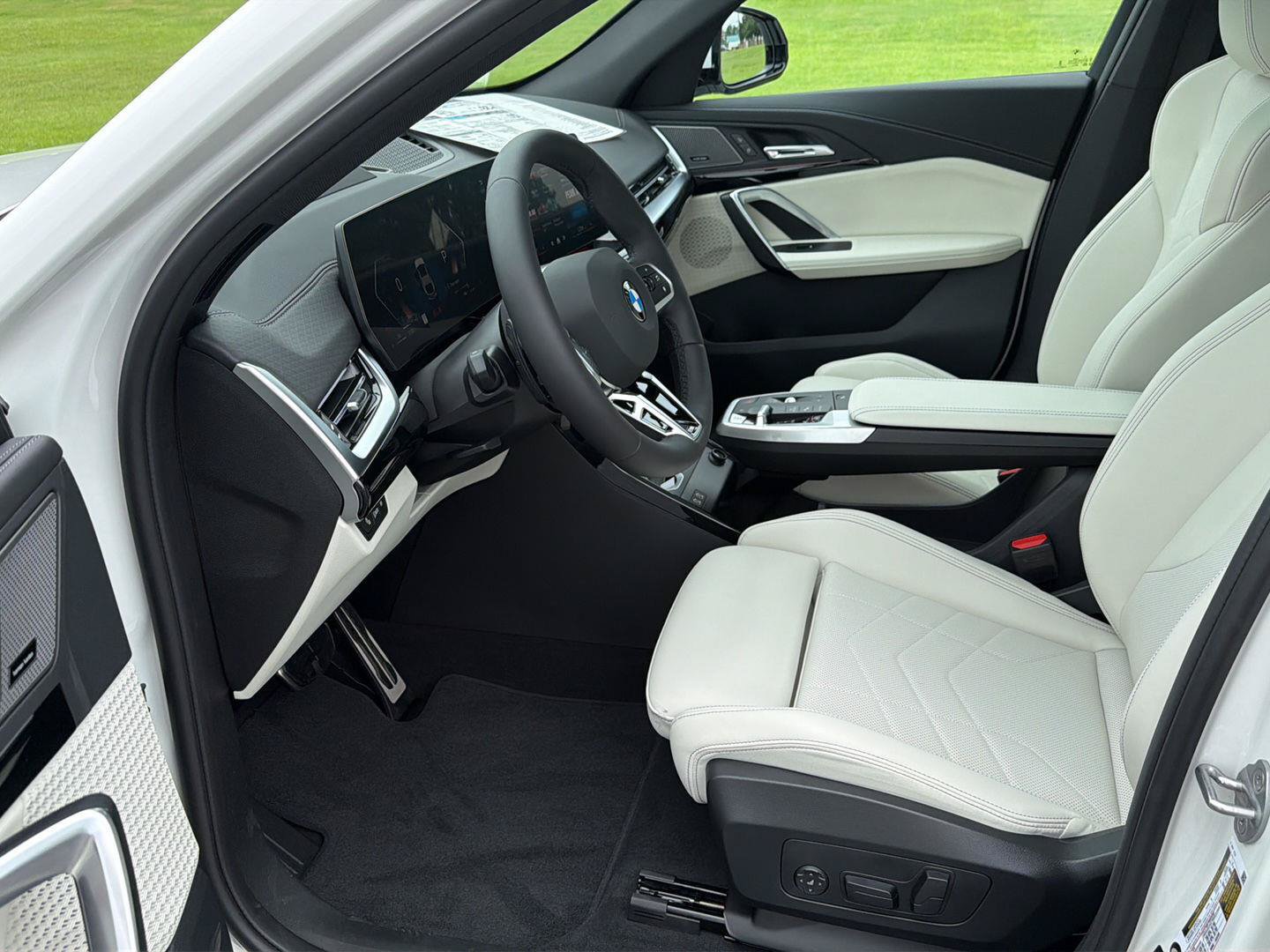 New 2026 BMW X2 xDrive28i w/ Technology Package AWD/4WD image 10