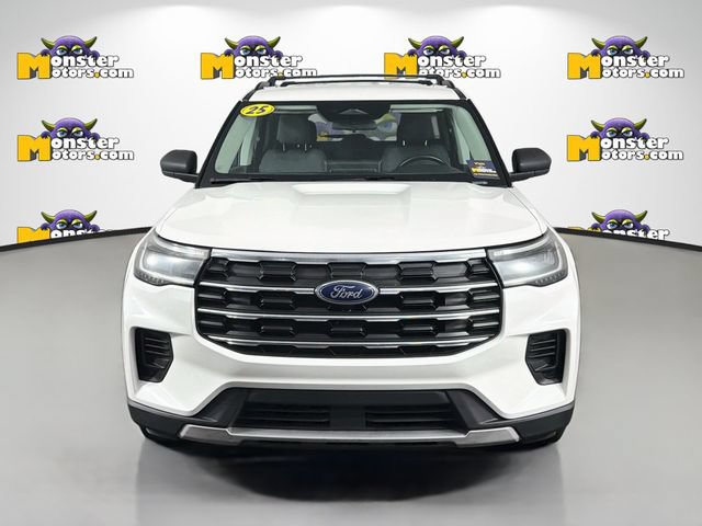 Used 2025 Ford Explorer Active AWD/4WD image 2