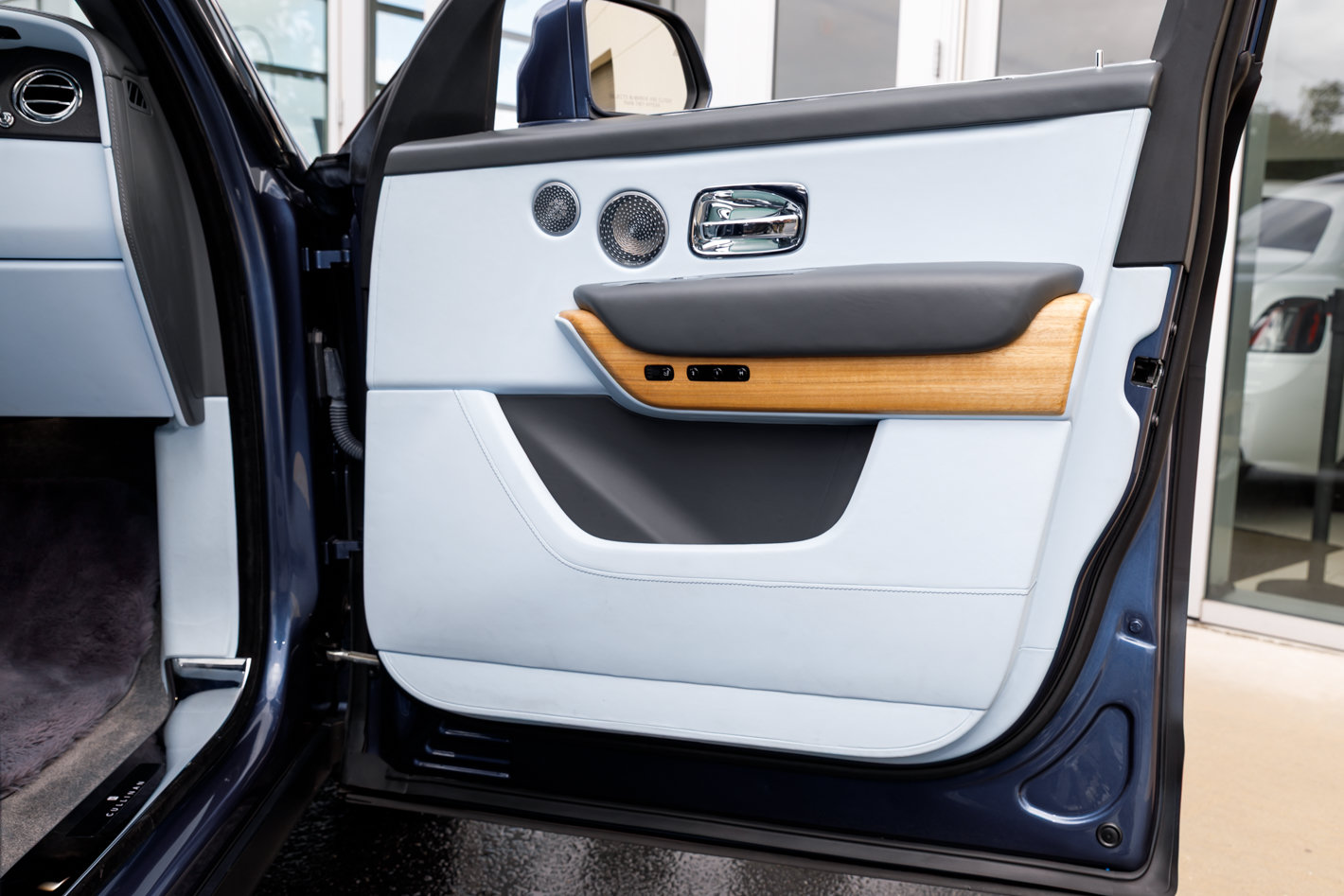 Certified 2019 Rolls-Royce Cullinan AWD/4WD image 38