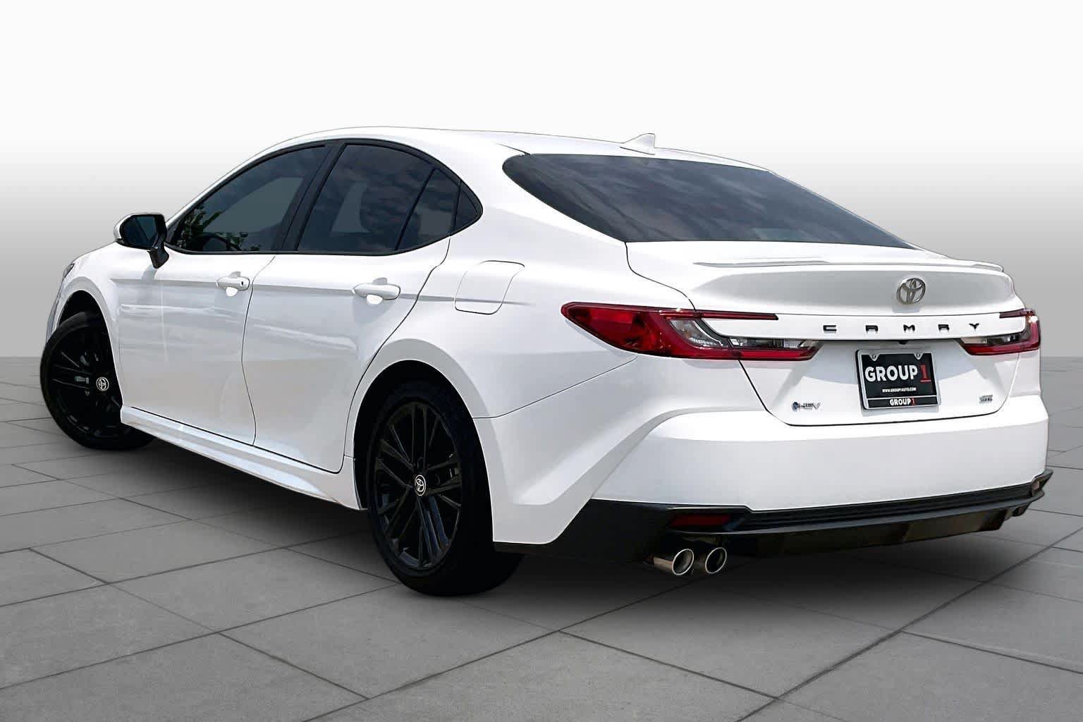 Used 2025 Toyota Camry SE FWD image 11