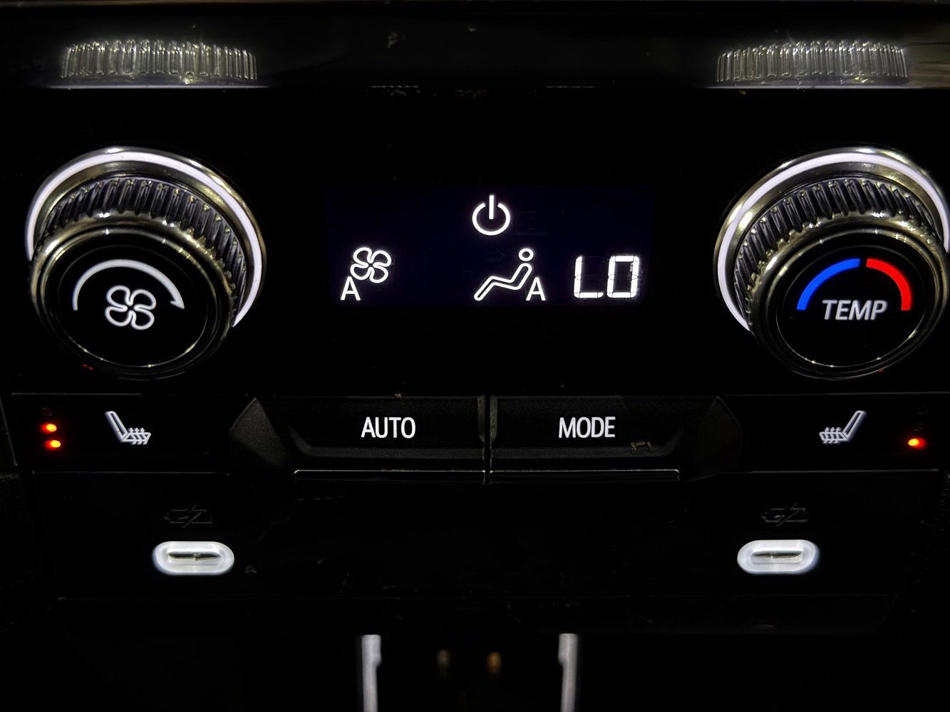 Used 2023 GMC Yukon XL AT4 w/ AT4 Premium Package AWD/4WD image 28