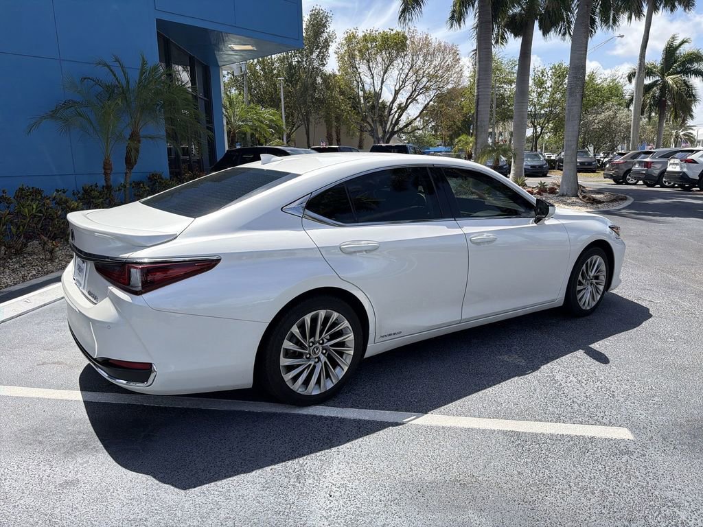 Used 2021 Lexus ES 300h Ultra Luxury w/ Accessory Package 2 image 8