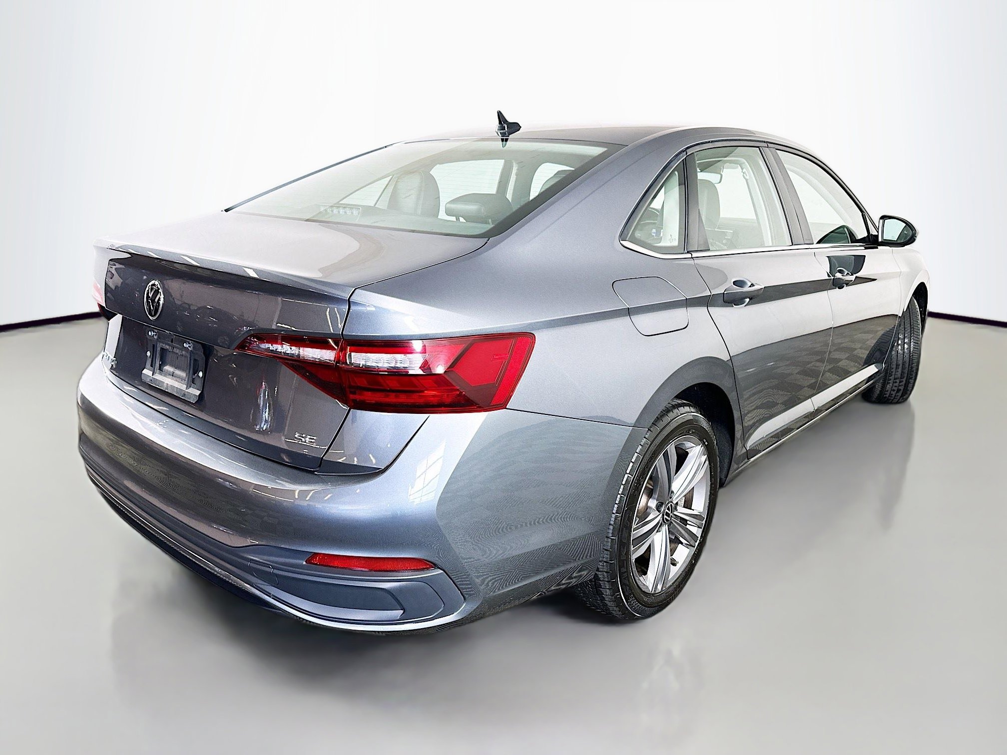 Used 2024 Volkswagen Jetta SE image 7