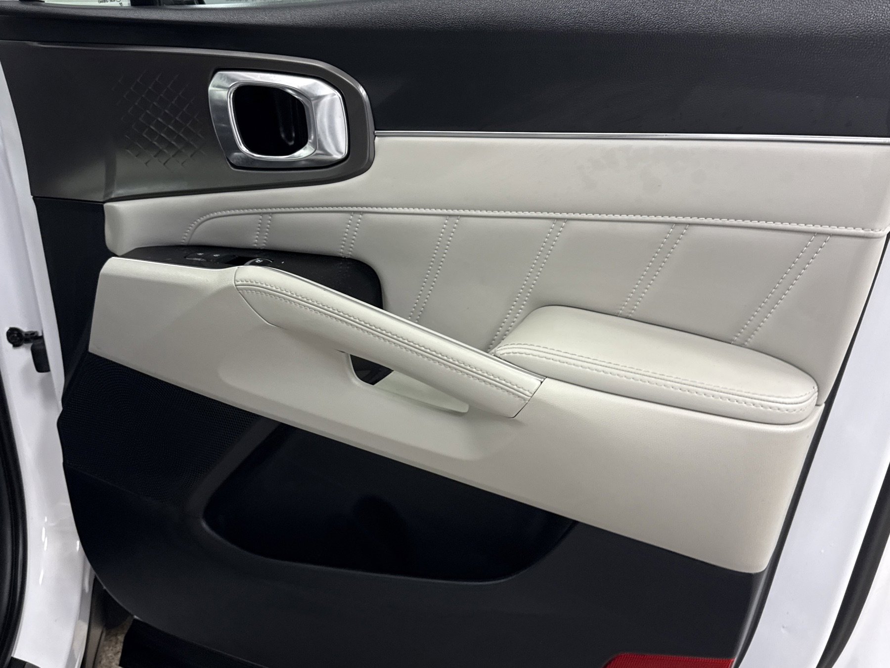 Used 2024 Kia Sorento SX image 16