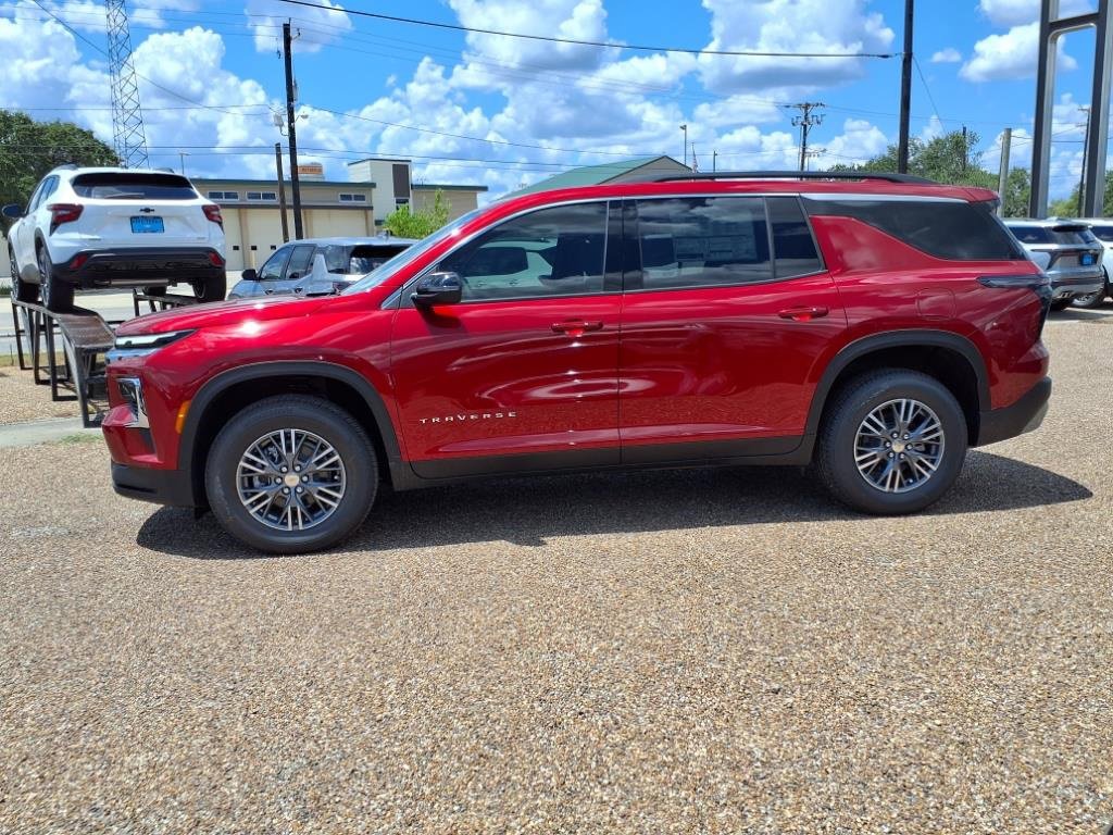 New 2026 Chevrolet Traverse LT image 2