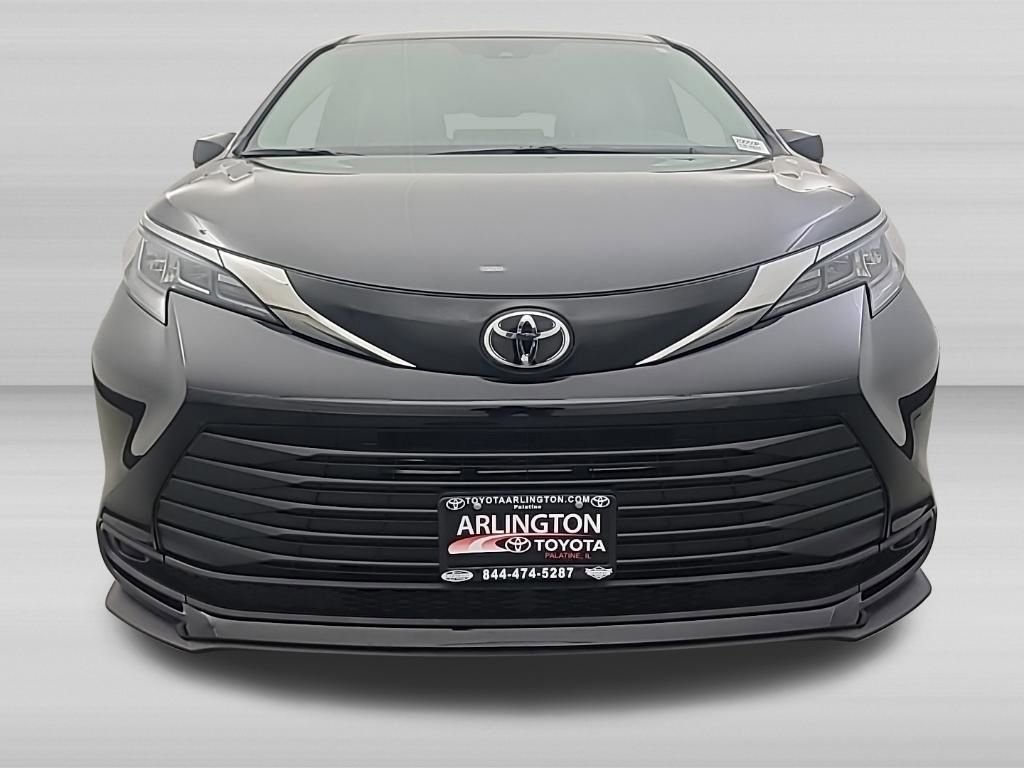 Used 2026 Toyota Sienna LE FWD image 8