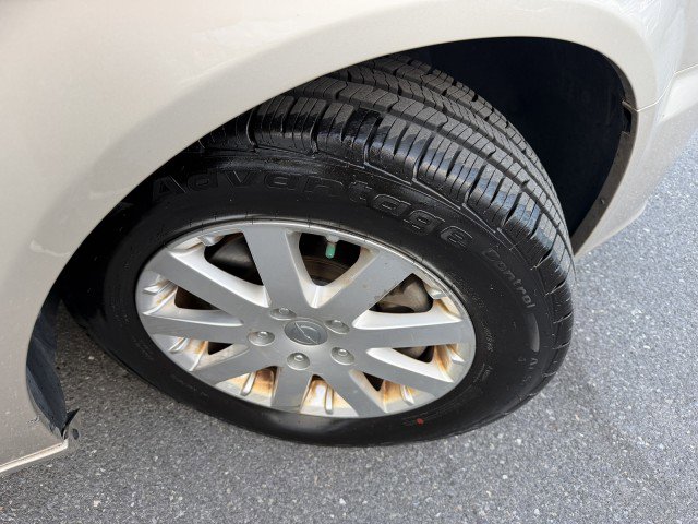 Used 2012 Chrysler Town & Country Touring-L w/ Entertainment Group #2 FWD image 31
