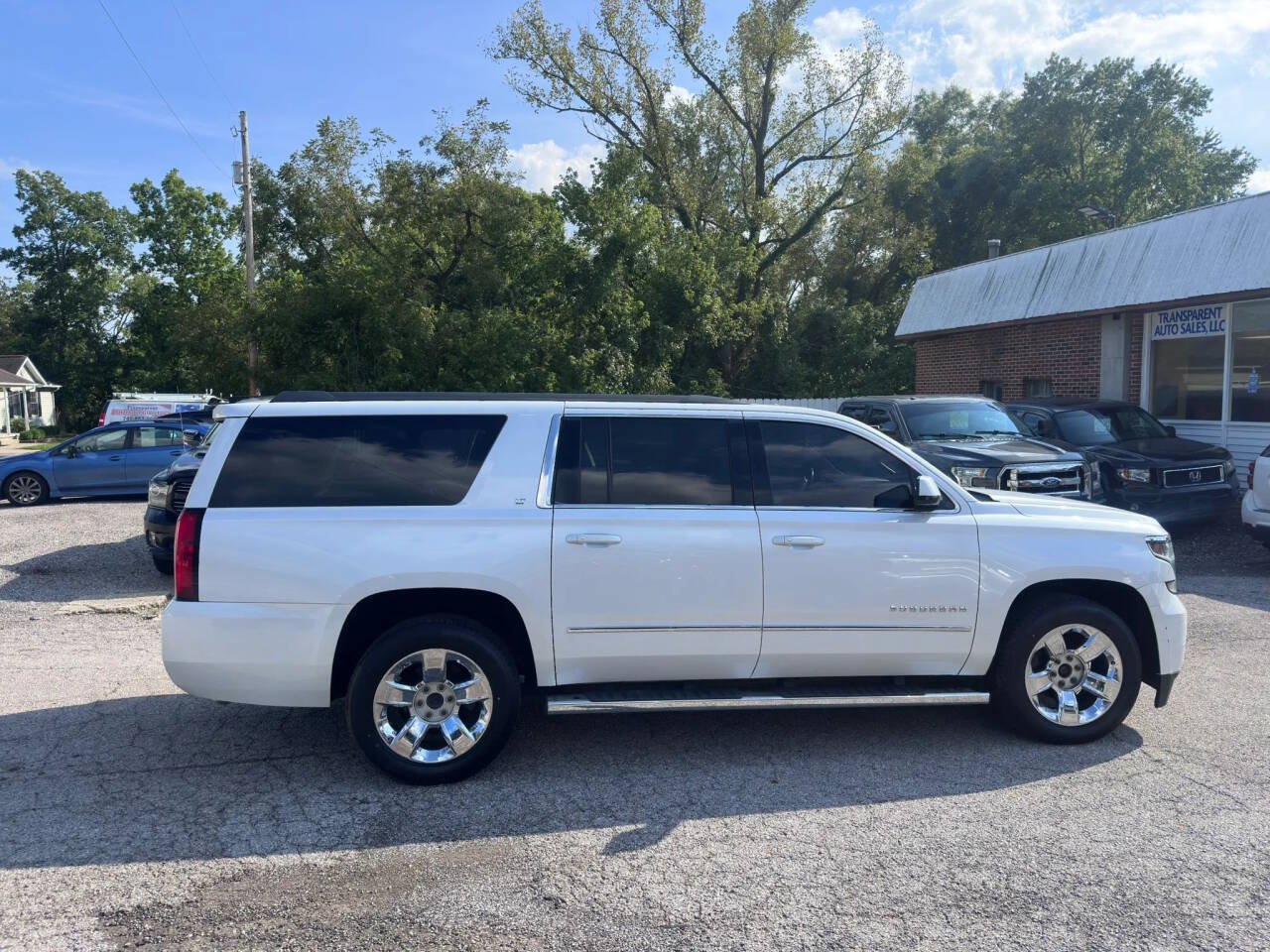 Used 2017 Chevrolet Suburban LT w/ LT Signature Package AWD/4WD image 4