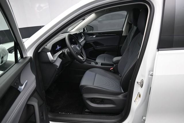 New 2026 Volkswagen Tiguan SE FWD image 9