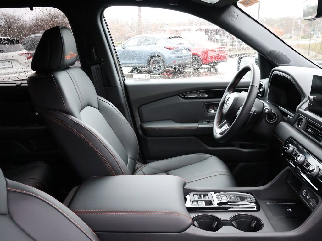 Certified 2025 Honda Pilot TrailSport image 8