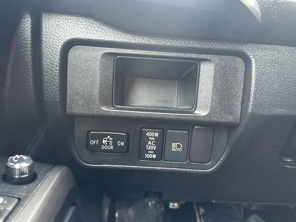 Used 2018 Toyota Tacoma TRD Sport w/ Technology Package image 30