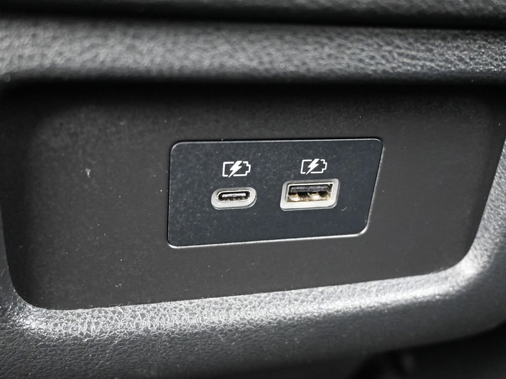 Used 2025 Nissan Pathfinder SV image 34