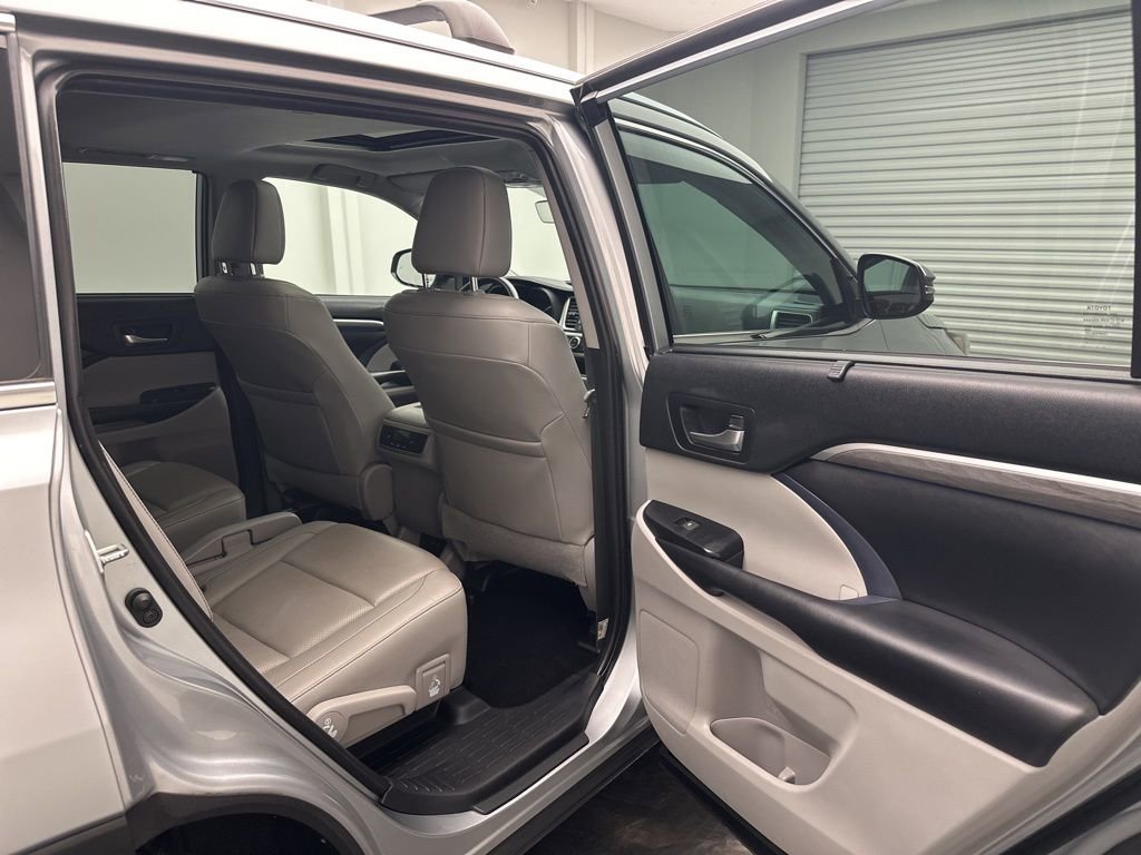 Used 2019 Toyota Highlander Limited image 7
