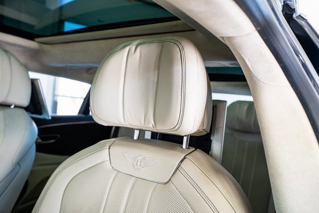 Used 2020 Bentley Flying Spur W12 image 40