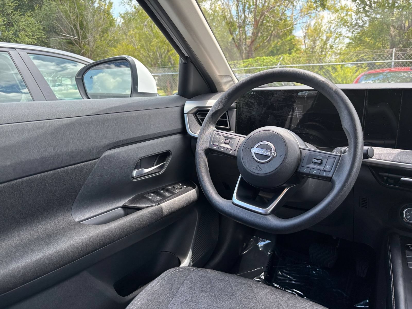 Used 2025 Nissan Kicks SV AWD/4WD image 32