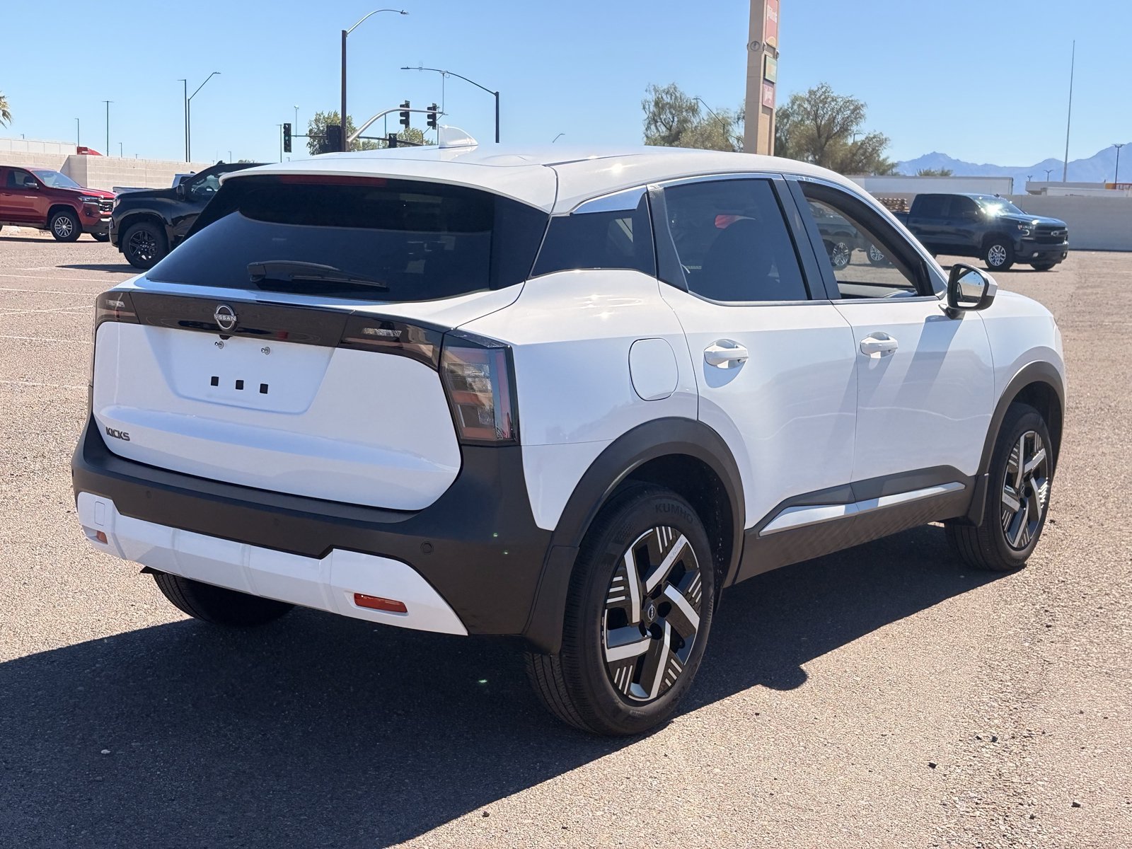 Used 2025 Nissan Kicks SV FWD image 4