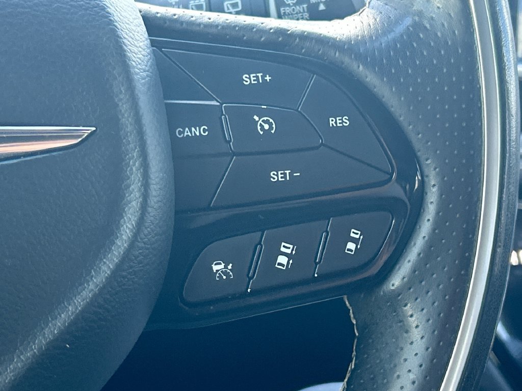 Used 2020 Chrysler Pacifica Limited FWD image 36