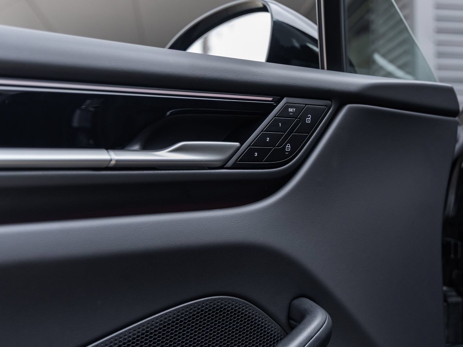 Certified 2025 Porsche Macan Electric RWD image 22