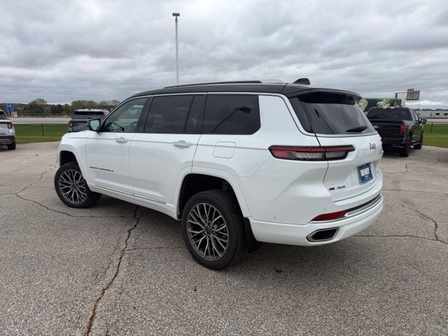 Used 2023 Jeep Grand Cherokee L Summit AWD/4WD image 7