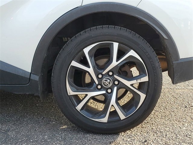 Used 2018 Toyota C-HR XLE image 32