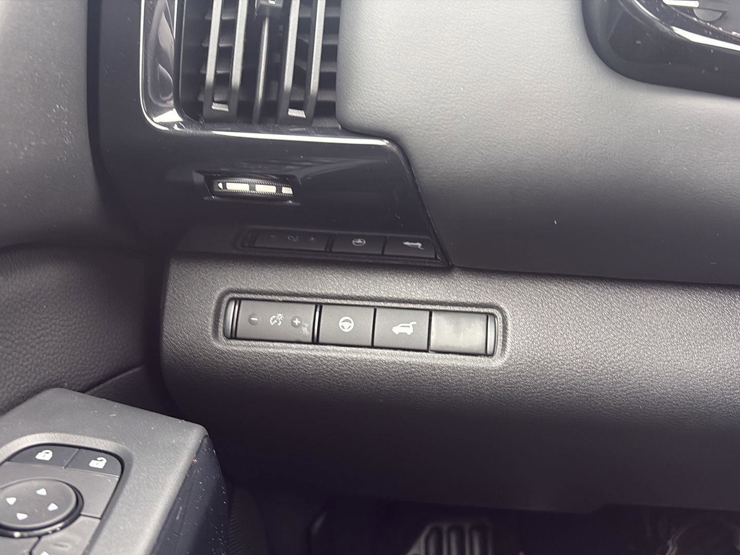 New 2026 Nissan Pathfinder SV image 19