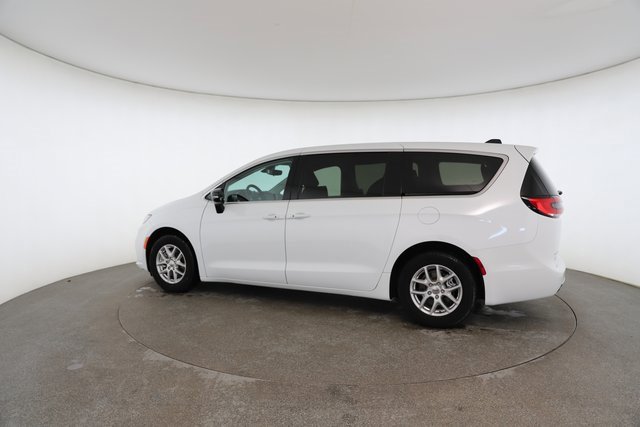 Used 2024 Chrysler Pacifica Touring-L image 8