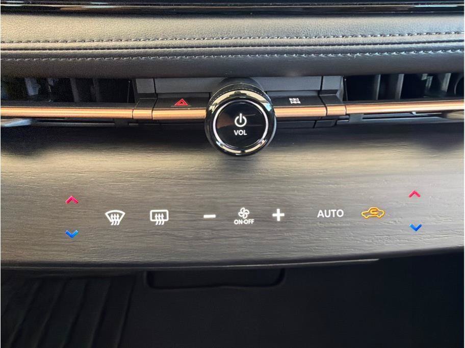 Used 2024 Nissan Ariya AWD image 25