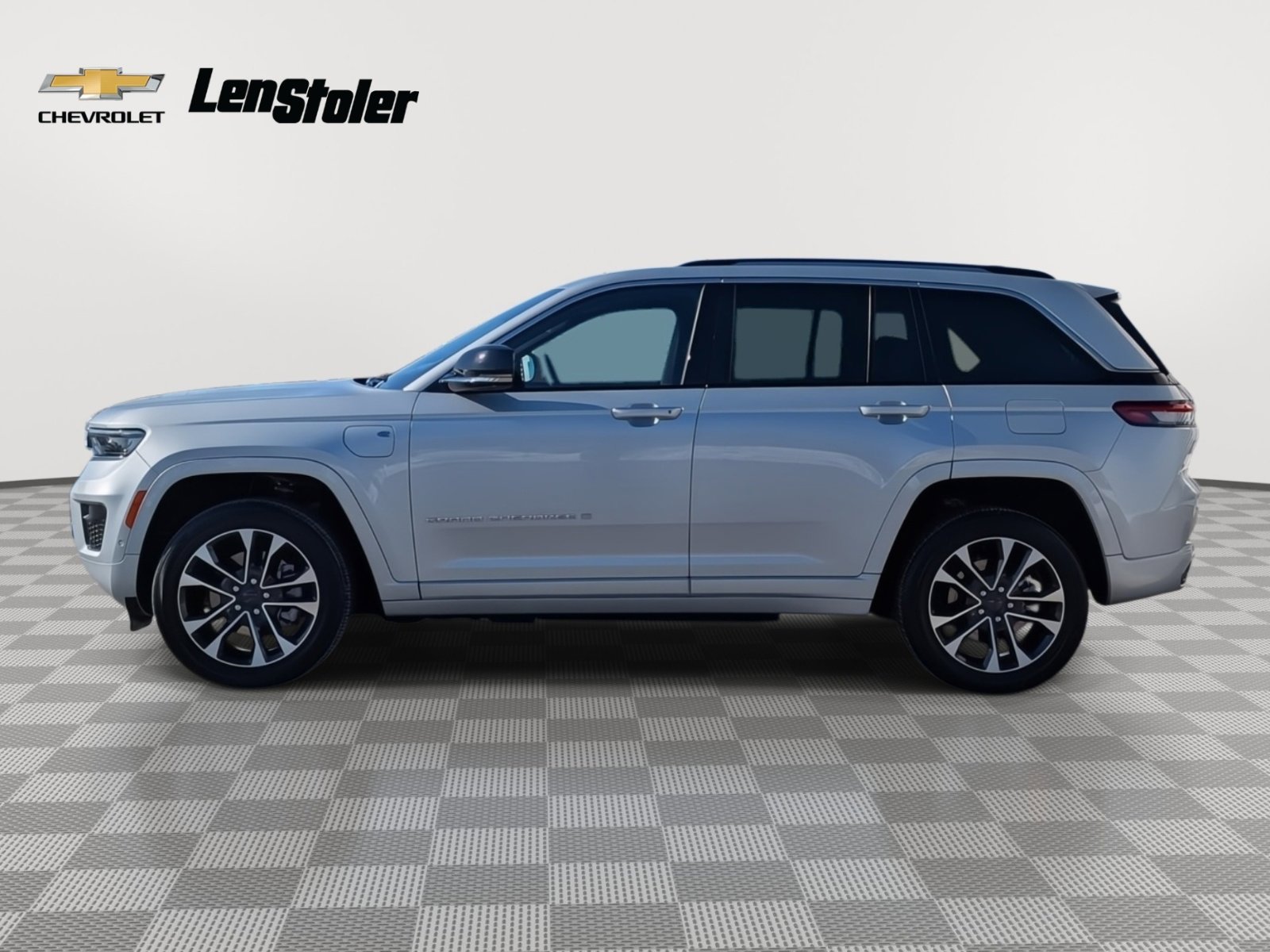 Used 2023 Jeep Grand Cherokee Overland w/ Advanced Protech Group III image 2