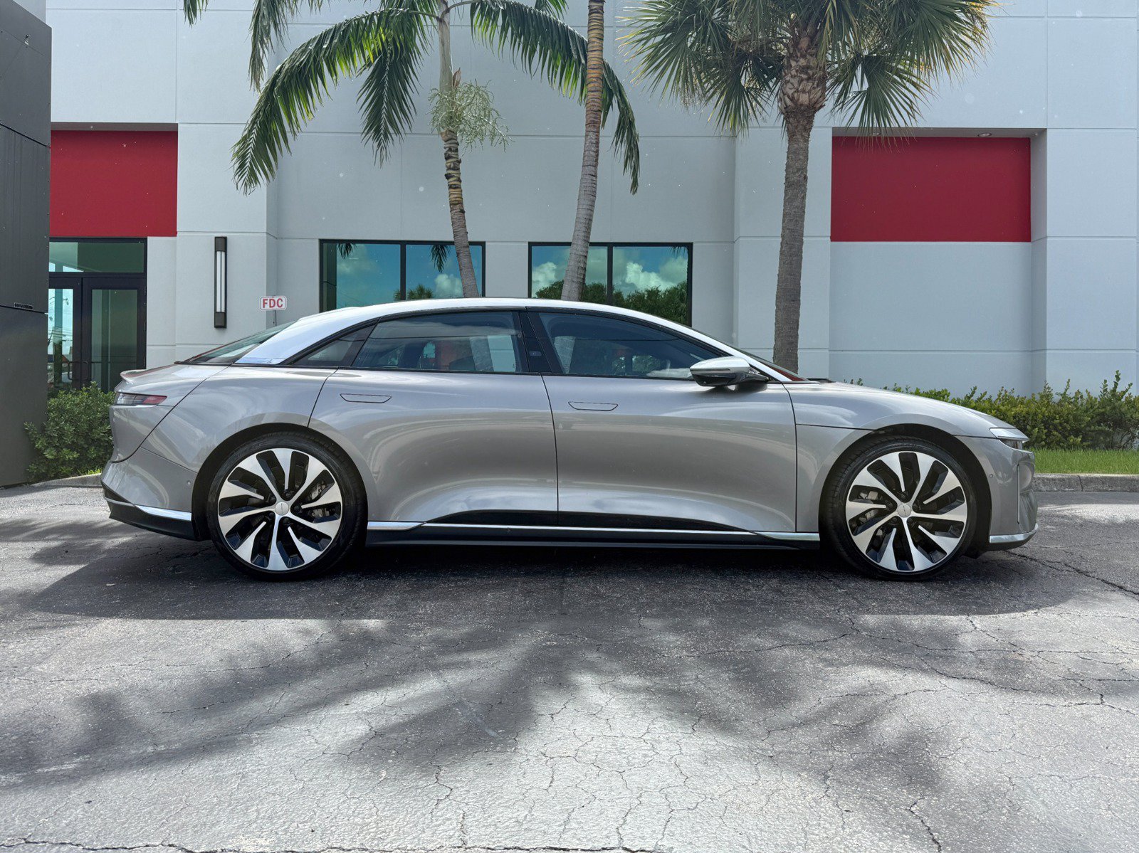 Used 2022 Lucid Air Grand Touring AWD/4WD image 2