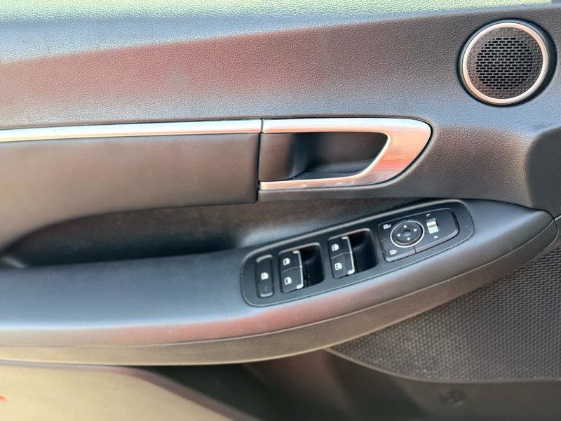 Used 2021 Hyundai Sonata SEL w/ Preferred Accessory Package image 13