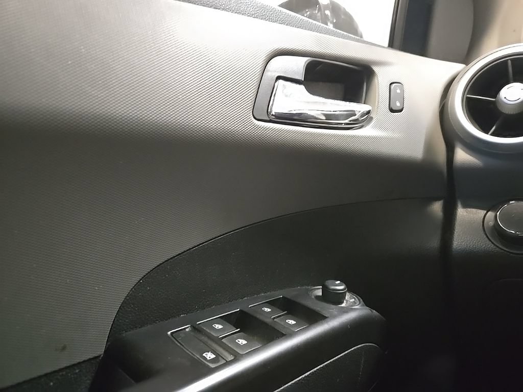 Used 2018 Chevrolet Sonic LT FWD image 28