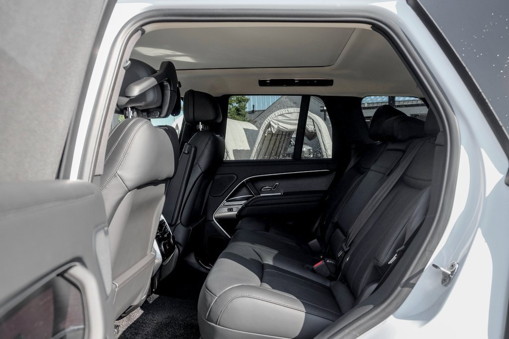 New 2025 Land Rover Range Rover SE image 16