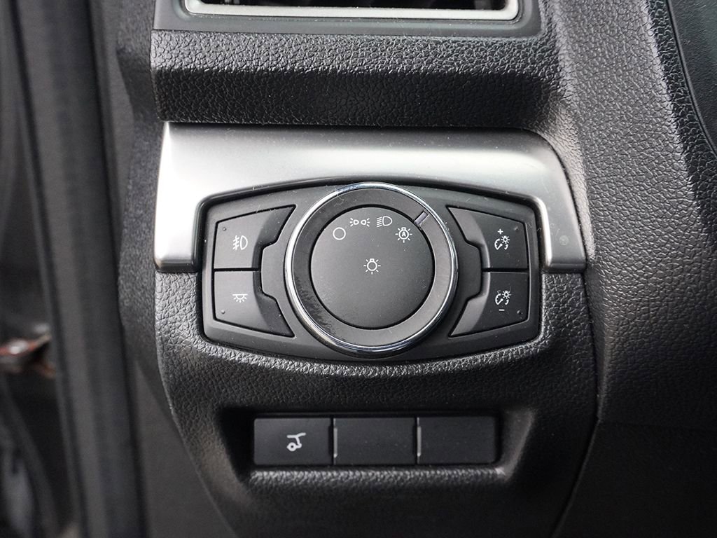 Used 2018 Ford Explorer XLT w/ Equipment Group 202A AWD/4WD image 41