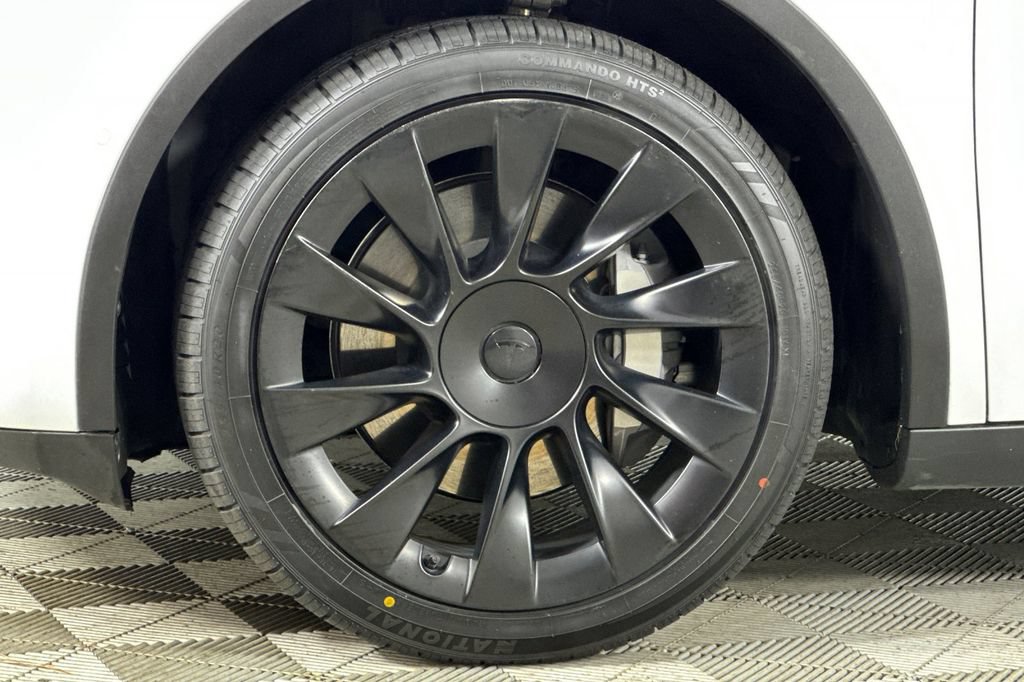 Used 2021 Tesla Model Y Long Range AWD/4WD image 31