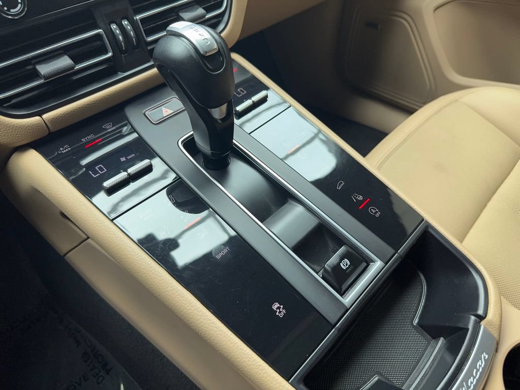 Used 2022 Porsche Macan AWD/4WD image 42