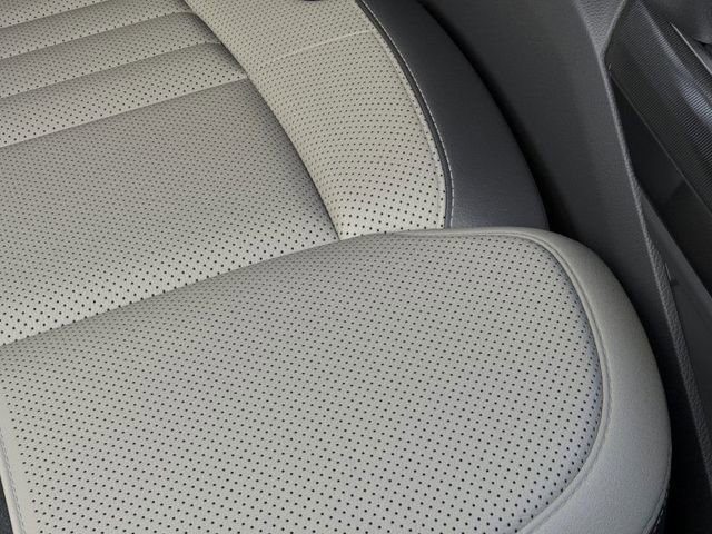 Used 2022 Ford F150 Lightning Platinum image 16