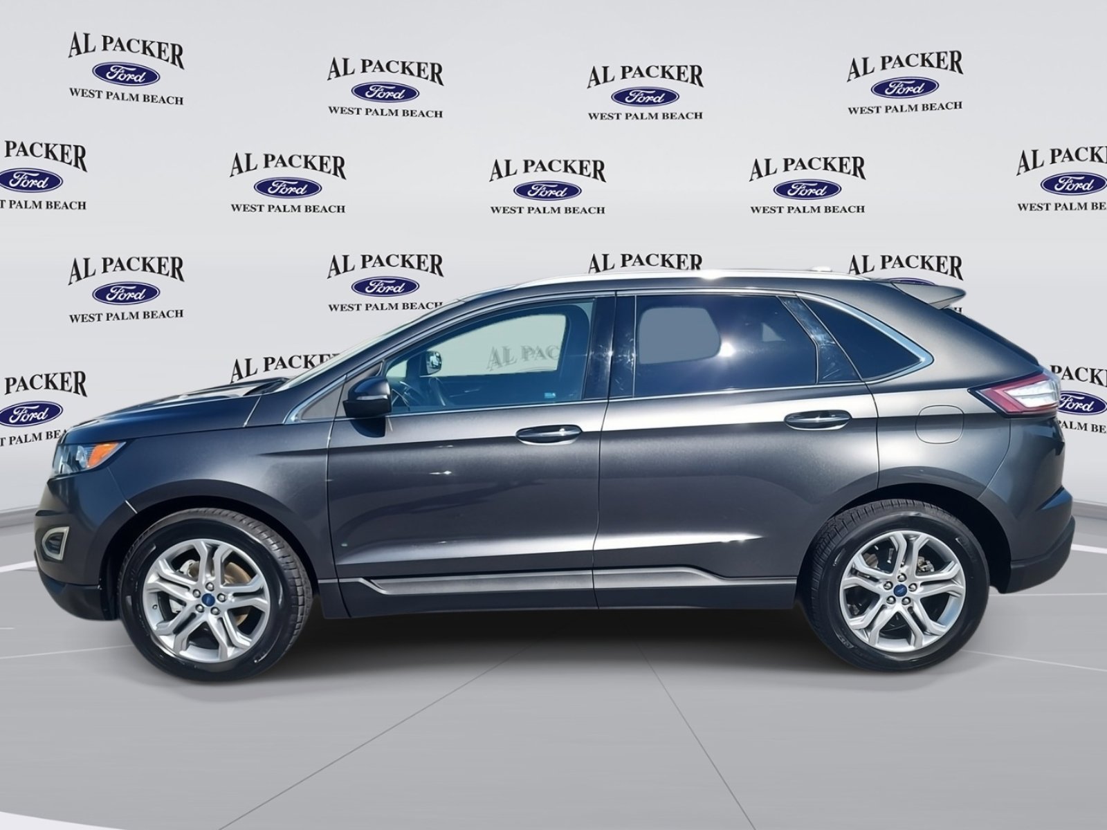 Used 2018 Ford Edge Titanium w/ Technology Package image 2