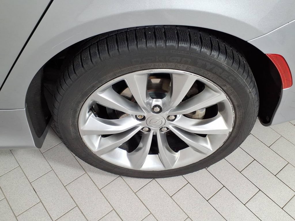 Used 2015 Chrysler 200 S w/ Comfort Group FWD image 8