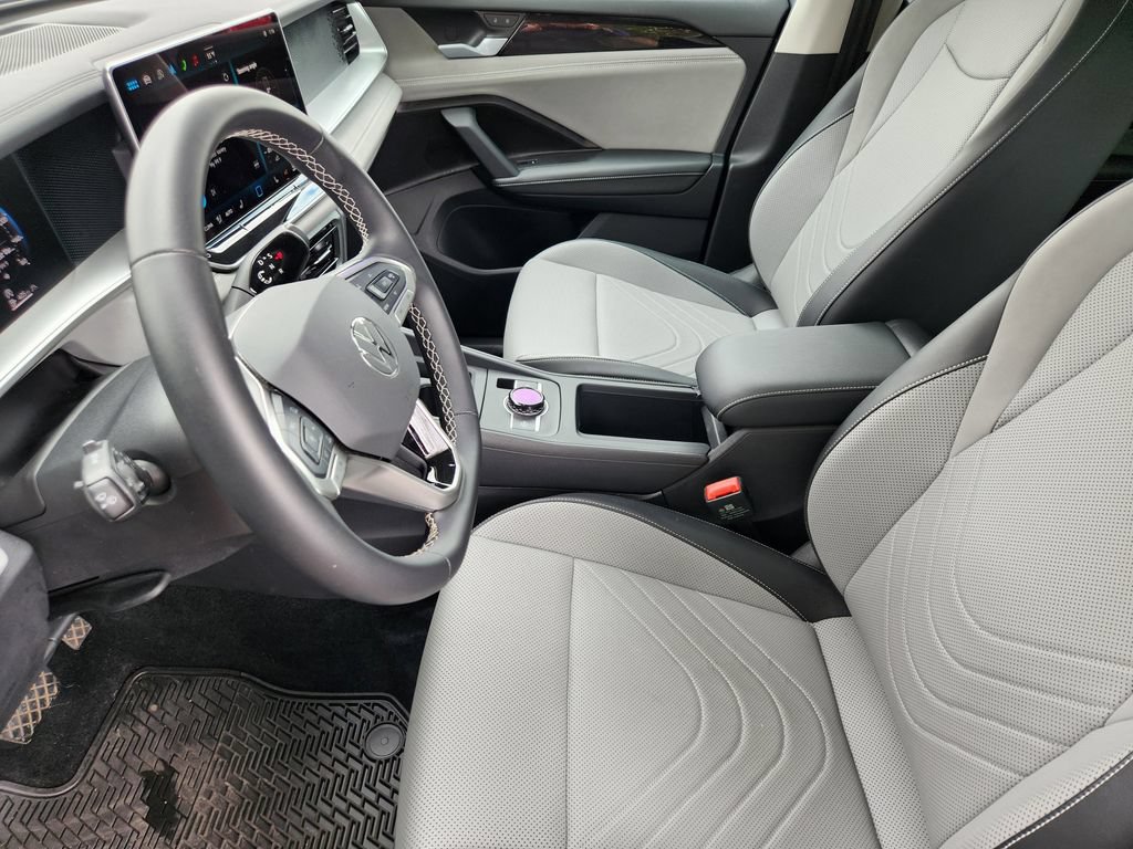 New 2025 Volkswagen Tiguan SE AWD/4WD image 3
