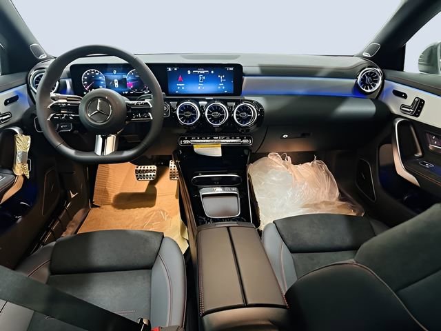 Used 2025 Mercedes-Benz CLA 250 4MATIC image 7