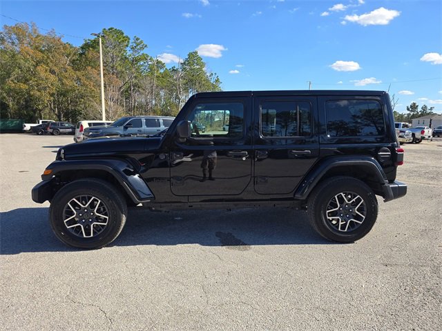Used 2025 Jeep Wrangler Sahara image 6