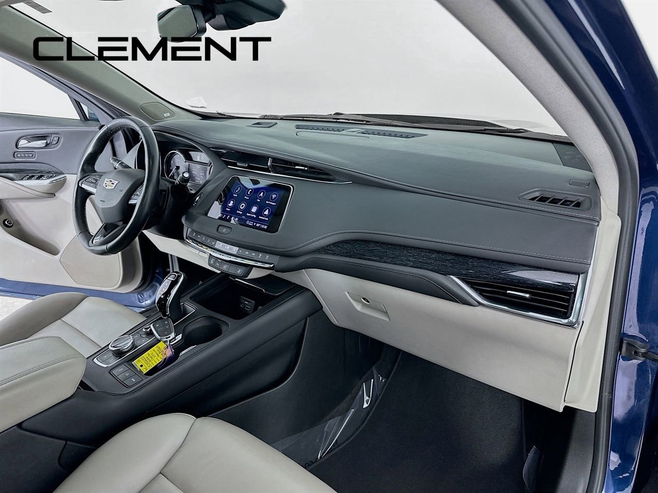 Used 2022 Cadillac XT4 Premium Luxury w/ Safety Alert Package image 35